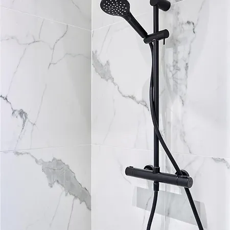 Invalide By Prestige 아파트